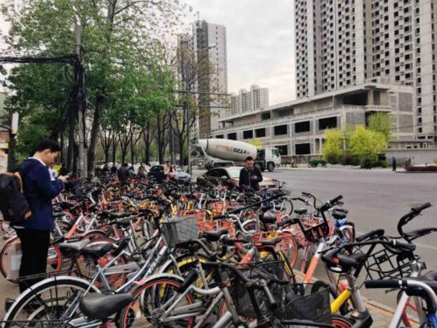 ��ס����������������Ůʿ�Q�������������ֱ��ڵ��Fվ��F�Ѻ���Ҋ��С�S܇�ˣ������ҵ�һ���vҲ�ǉĵ������Ӳ����T��